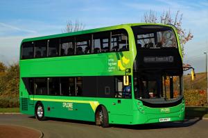 Alexander Dennis Enviro400H 2015 года 